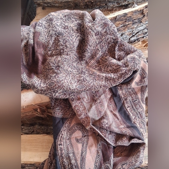 Vintage Accessories - Elegant Paisley Scarf